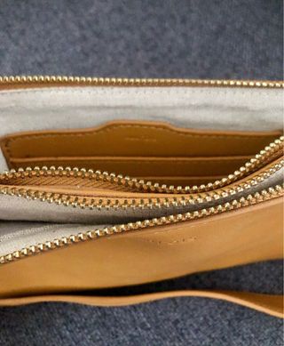 Bolso Parfois color mostaza con tachuelas