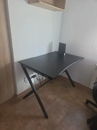 Escritorio con silla Gaming Negro