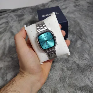 Reloj Casio vintage plateado y dial Turquesa