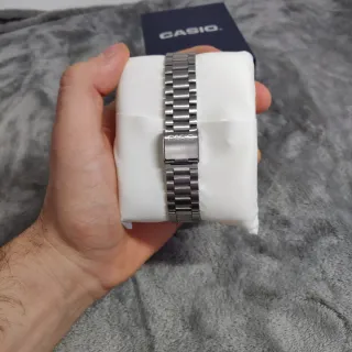 Reloj Casio vintage plateado y dial Turquesa