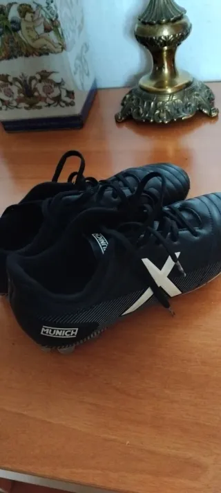 Botas de fútbol Munich negras y blancas
