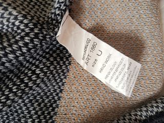 Poncho Almatrichi Beige, Negro y Gris