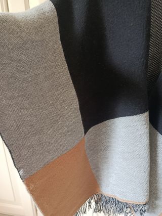 Poncho Almatrichi Beige, Negro y Gris