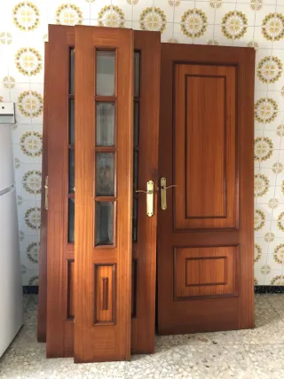 Puertas de interior de madera 40 € cada una