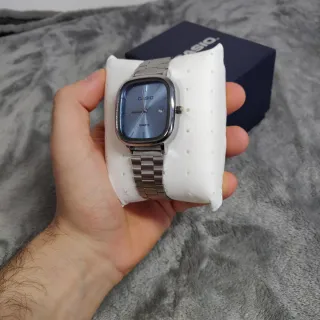 Reloj Casio vintage plateado y dial Azul claro