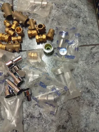 Piezas de latón y fontanería