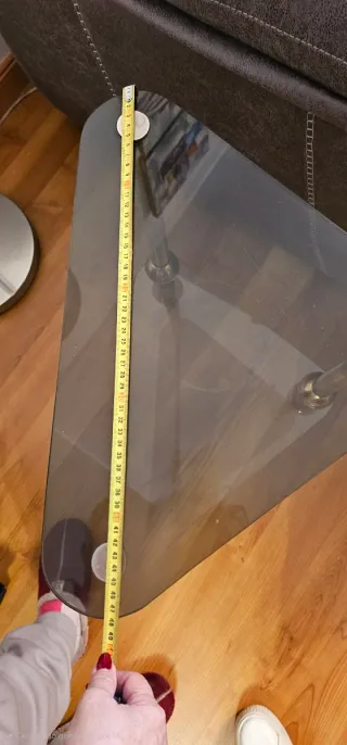 Mesa auxiliar cristal y metal dorada