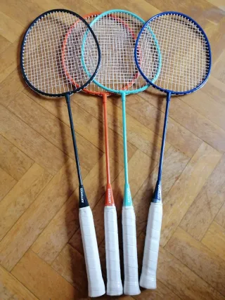 Kit de Bádminton con 4 Raquetas, 2 Volantes y Red.