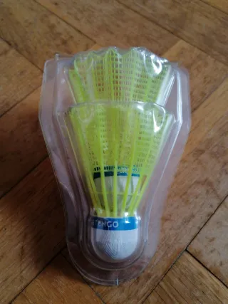 Kit de Bádminton con 4 Raquetas, 2 Volantes y Red.