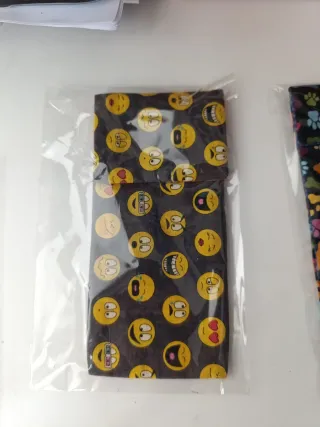 Funda para gafas estampado huellas y huesos