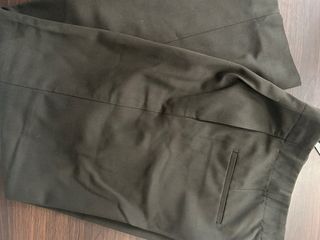 Pantalón Massimo Dutti verde oliva talla 38
