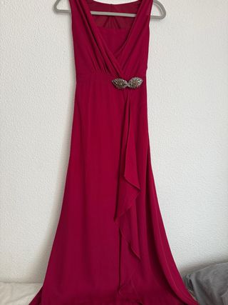 Vestido de ceremonia fucsia con detalle plateado