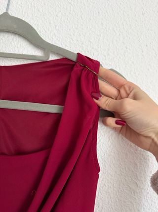 Vestido de ceremonia fucsia con detalle plateado