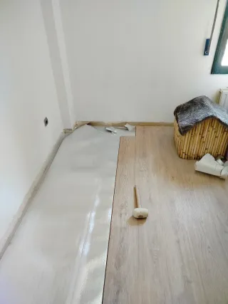 Instalación de Tarima, Rodapié y Puertas.