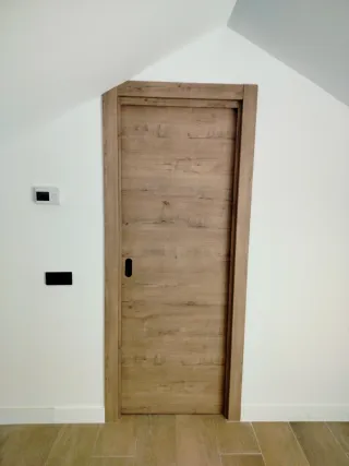 Instalación de Tarima, Rodapié y Puertas.