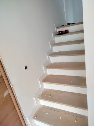 Instalación de Tarima, Rodapié y Puertas.