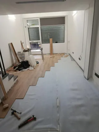 Instalación de Tarima, Rodapié y Puertas.