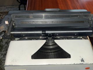 MÁQUINA DE ESCRIBIR OLYMPIA