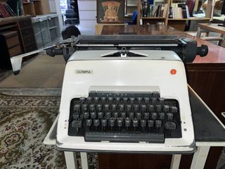 MÁQUINA DE ESCRIBIR OLYMPIA