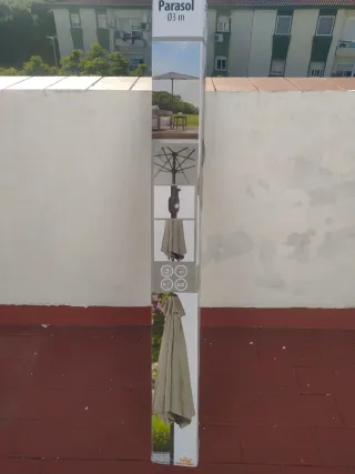 Sombrilla beige 245 cm alto, 3 m diámetro