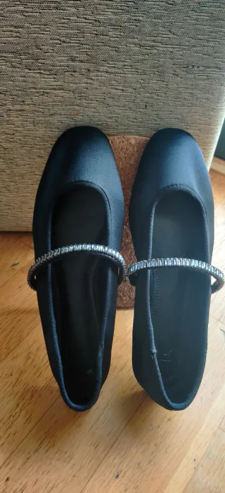 Manoletinas negras con pedrería T.36