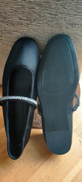 Manoletinas negras con pedrería T.36