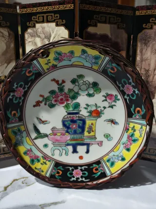 Plato decorativo chino antiguo