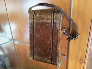 Funda antigua de cuero para cámara fuelle
