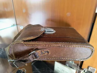 Funda antigua de cuero para cámara fuelle