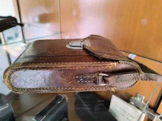 Funda antigua de cuero para cámara fuelle