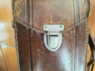 Funda antigua de cuero para cámara fuelle
