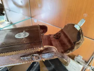 Funda antigua de cuero para cámara fuelle