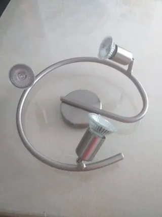 Lámpara de techo moderna 3 focos. Focos dirigibles