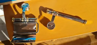 Portarrollos y toallero metal dorado/plateado