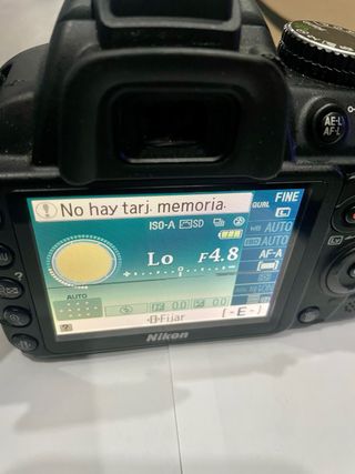 Cámara Nikon D3100 + Accesorios
