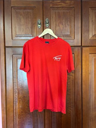 Camiseta Tommy Jeans Roja Logo Blanco