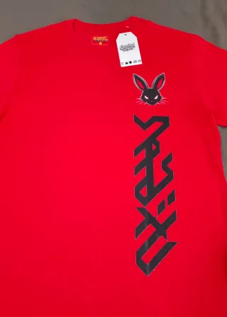 Camiseta roja estampada talla M