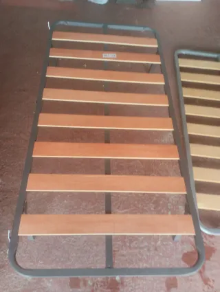 2 Somieres metálicos con lamas de madera