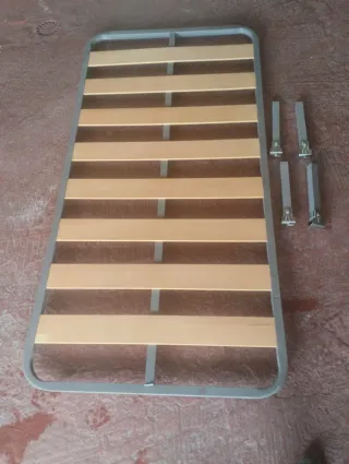 2 Somieres metálicos con lamas de madera