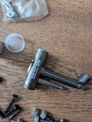 Accesorios para patinete: ruedas, tornillos, etc.