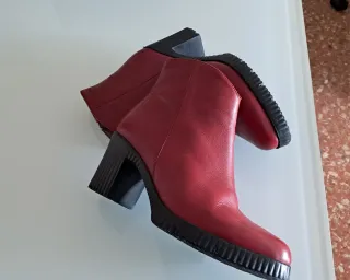 Botines de piel rojos Wonders