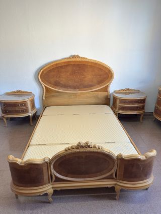 Muebles antiguos: Somier, Mesitas y Tocador