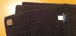 Bufanda de punto negra. Dustin.