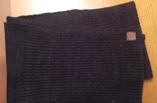 Bufanda de punto negra. Dustin.