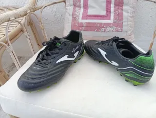Zapatillas de fútbol Joma negras y verdes