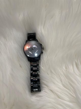 Reloj metálico negro