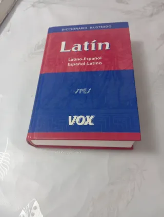 Diccionario ilustrado Latin with apendice / Lat...