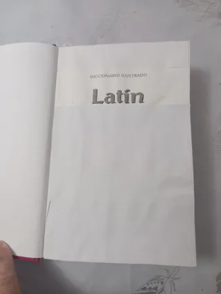 Diccionario ilustrado Latin with apendice / Lat...