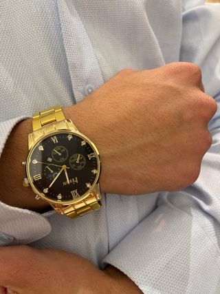 Reloj Metálico Dorado
