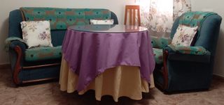 Sillón de tela con detalles florales